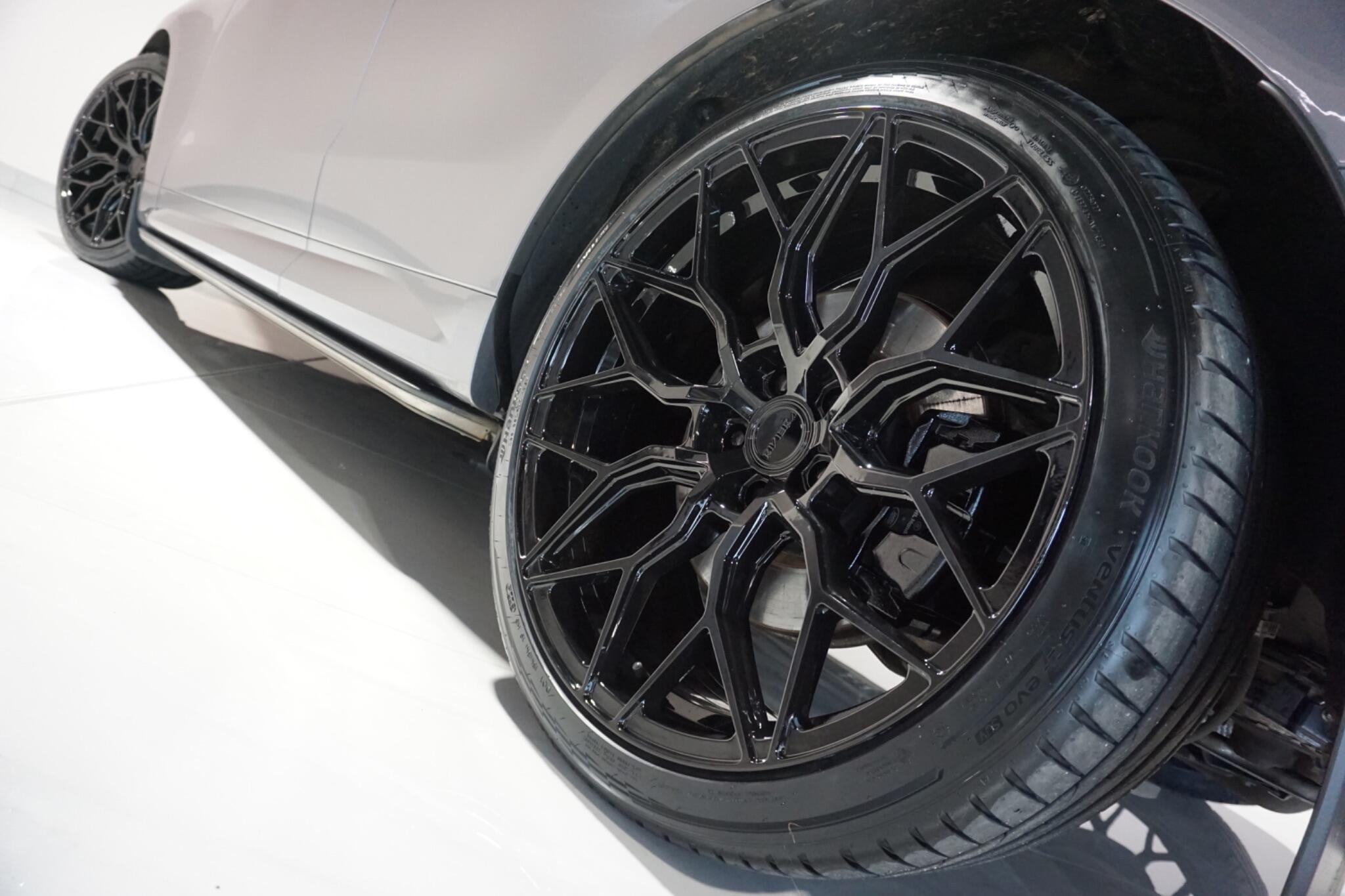 Land Rover Range Rover Sport 3.0 D300 MHEV Stealth Edition SUV 5dr Diesel Auto 4WD Euro 6 (s/s) (300 ps)